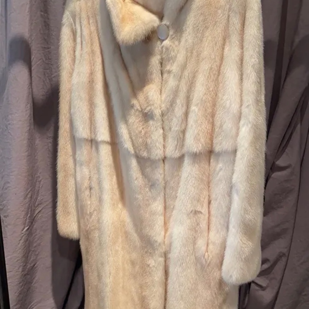 Gorgeous Pearl Mink coat